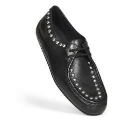 Ballerine en cuir clouté