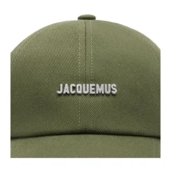 Chapeau Vert avec Logo-Plaque et Visière Courbée