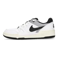 Classic Low Top Sneaker