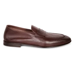 Cuir marron lisse. Élégant