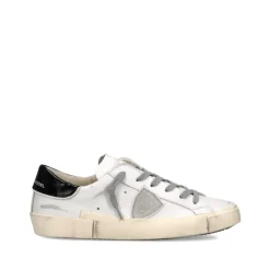 Flat shoes