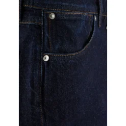 J100007 Jean slim cinq poches