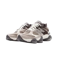 9060 Sneakers