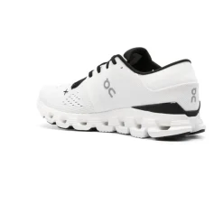 Sneakers Blanches en Tricot avec Détails Réfléchissants