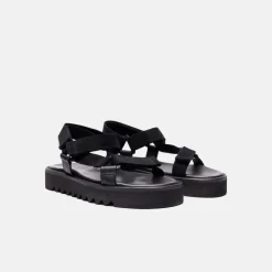 Wooster V Flat Sandals