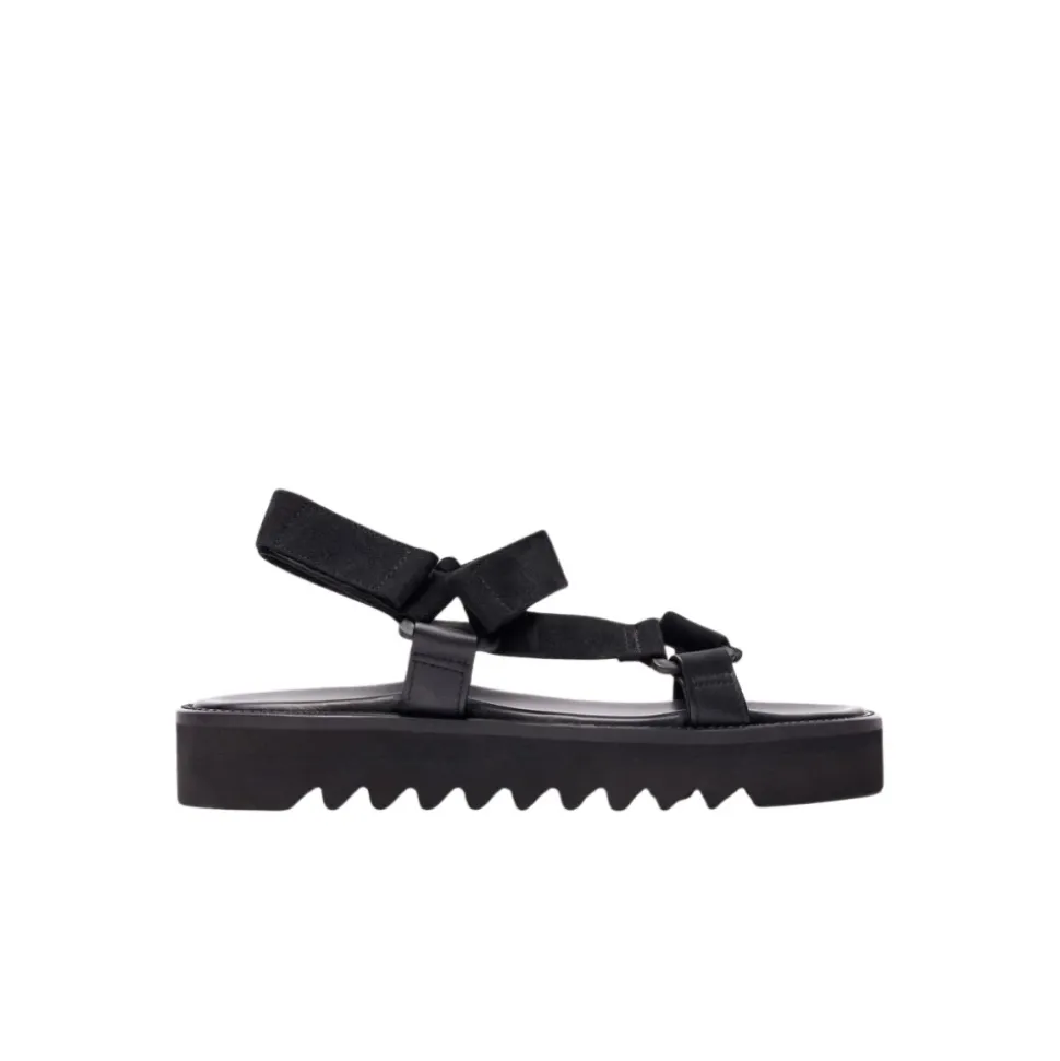 Wooster V Flat Sandals
